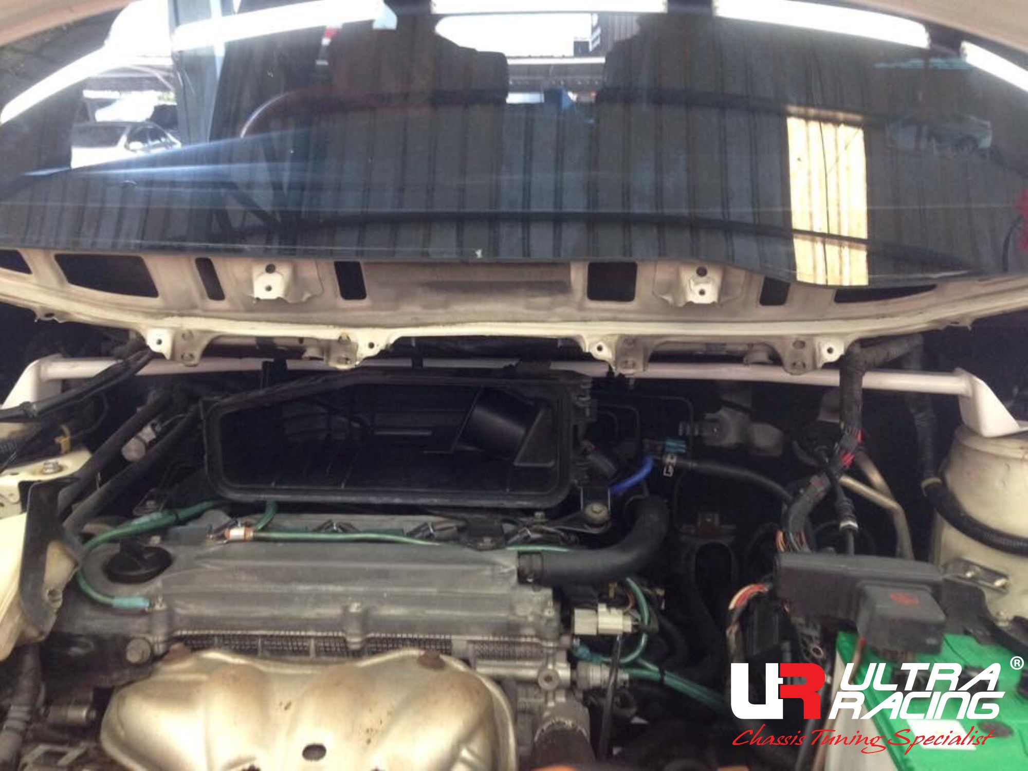 Toyota Estima - Front Strut Bar / Front Tower Bar / Front Upper Brace