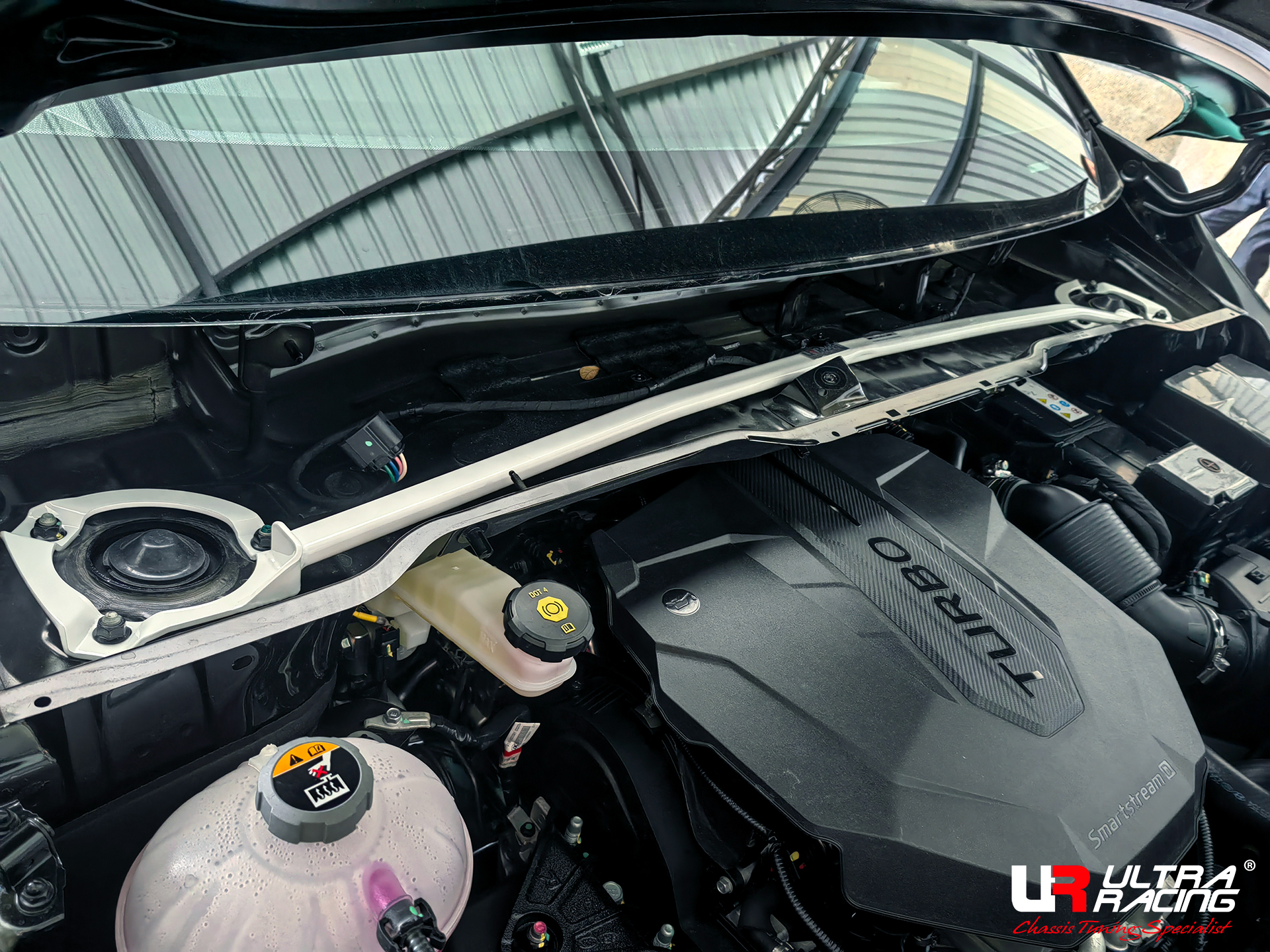 Kia Carnival - Front Strut Bar / Front Tower Bar / Front Upper Brace