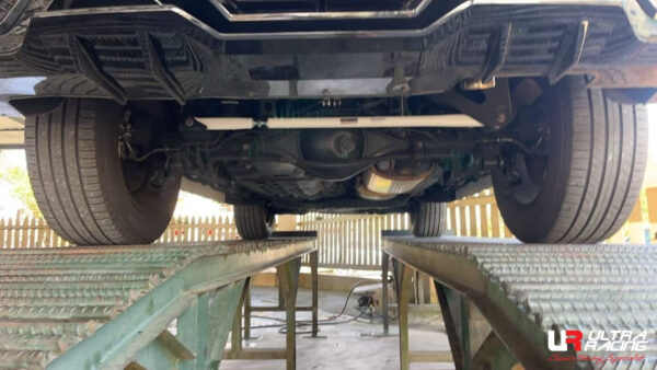 Tank - Panhard Rod / Lateral Rod