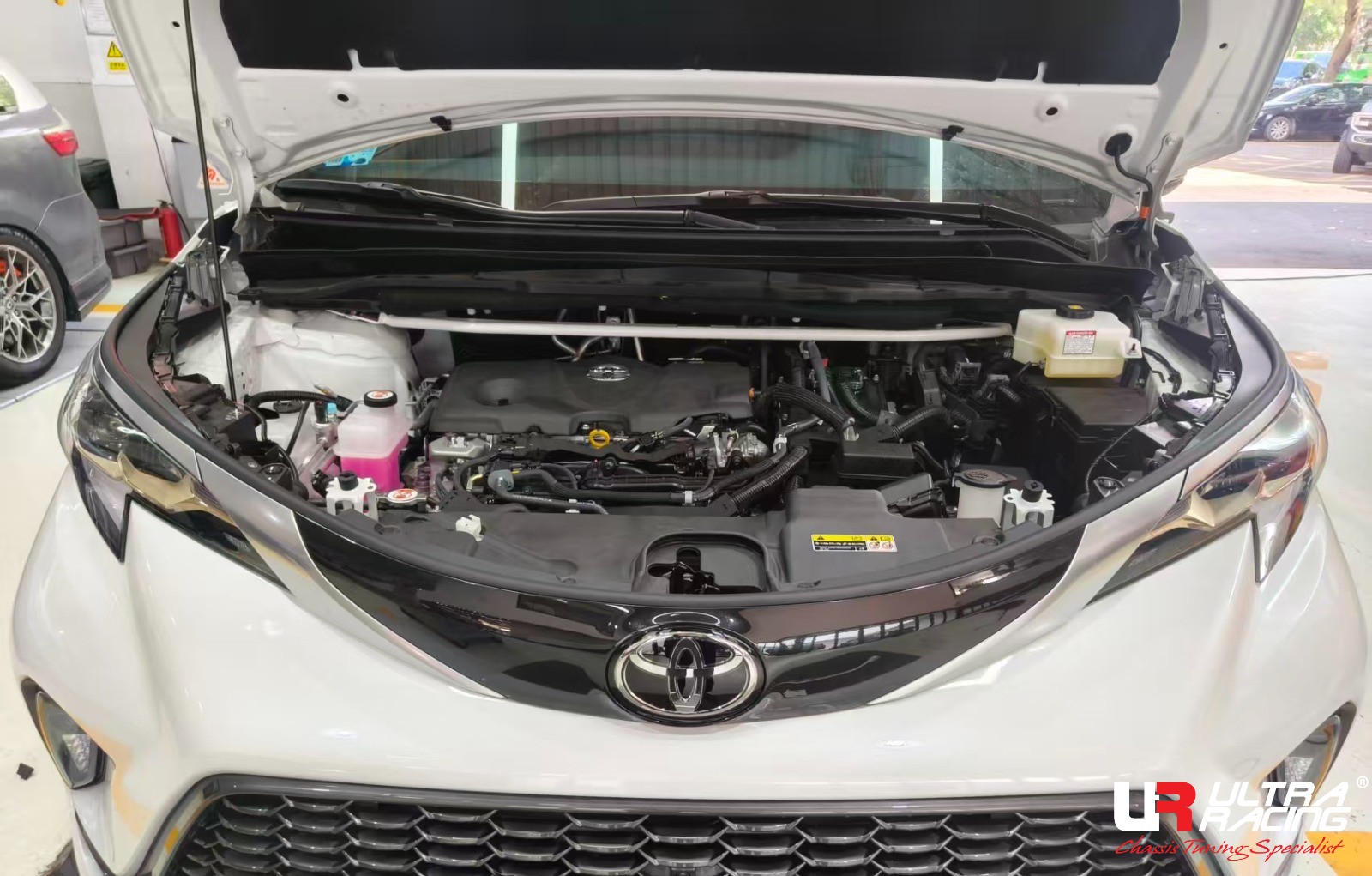 Toyota Sienna - Front Strut Bar / Front Tower Bar / Front Upper Brace